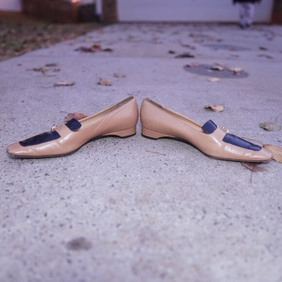 Chanel Vintage Two-Tone Leather Loafers Flats 39 Beige Black Logo Buckle Italy - Picture 11 of 11